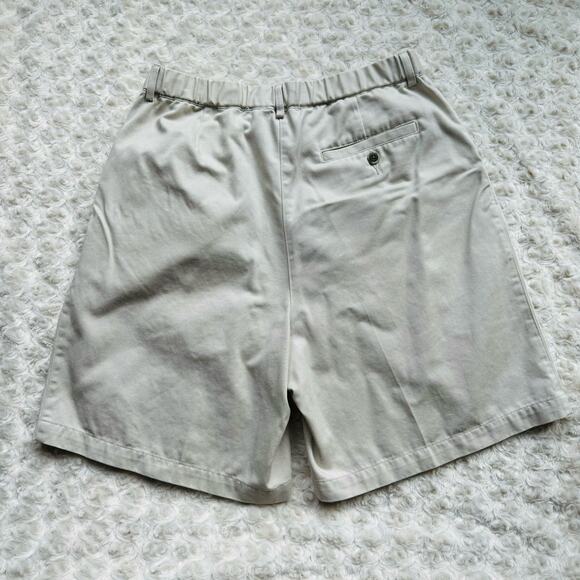 L.L. Bean Womens Khaki Cotton Classic Fit Curvy Pleated Front Chino Shorts Sz 10 - Picture 3 of 5